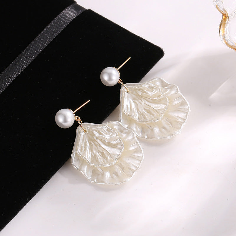 Elegant White Pearl Shell Earrings For Ladies